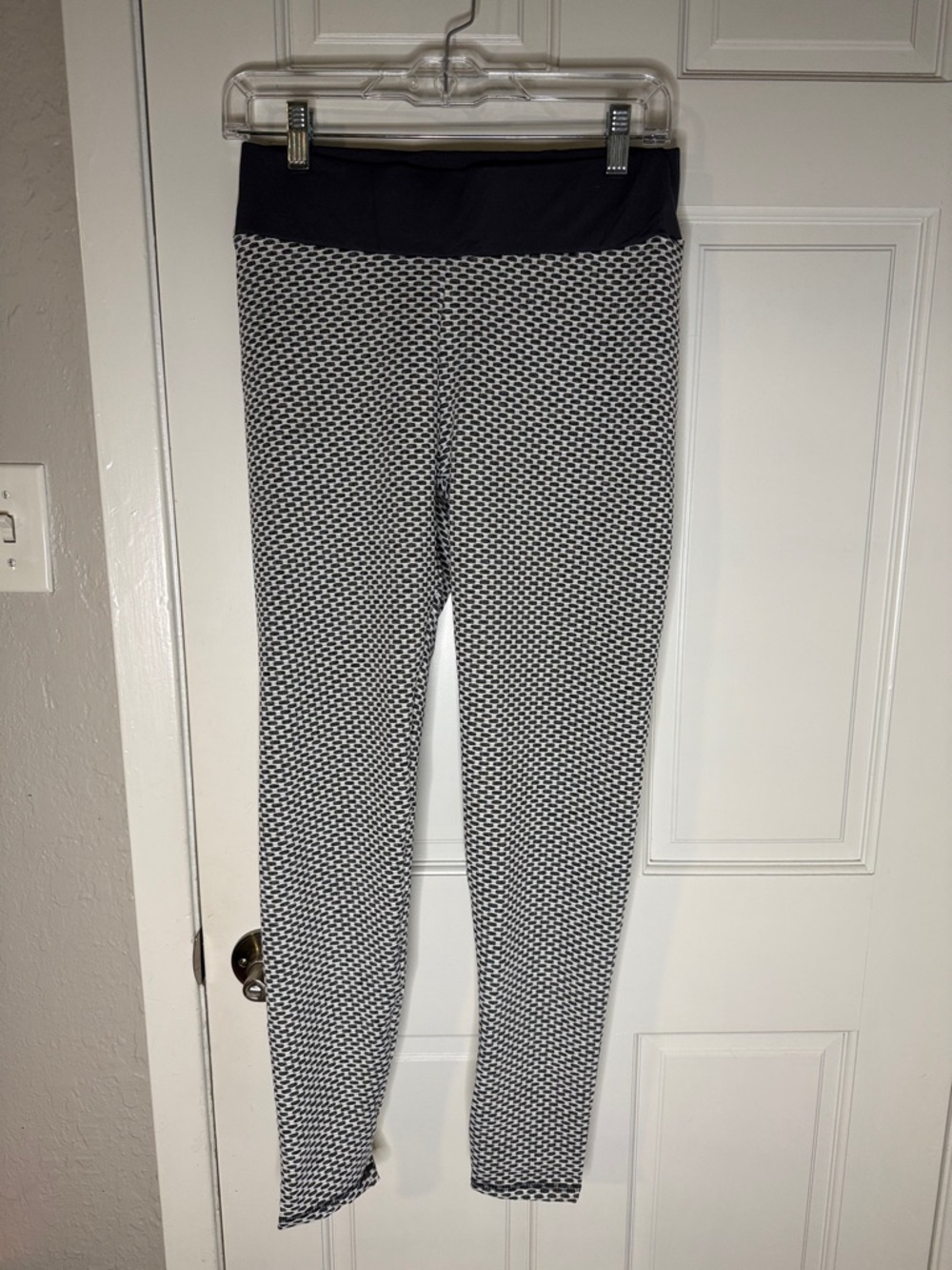 Charcoal & White Textured Scrunch Booty High-Waist Leggings